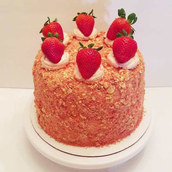 Simple Sweet Strawberry Crunch Cake